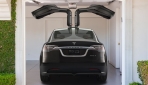Tesla Model X Flügeltüren