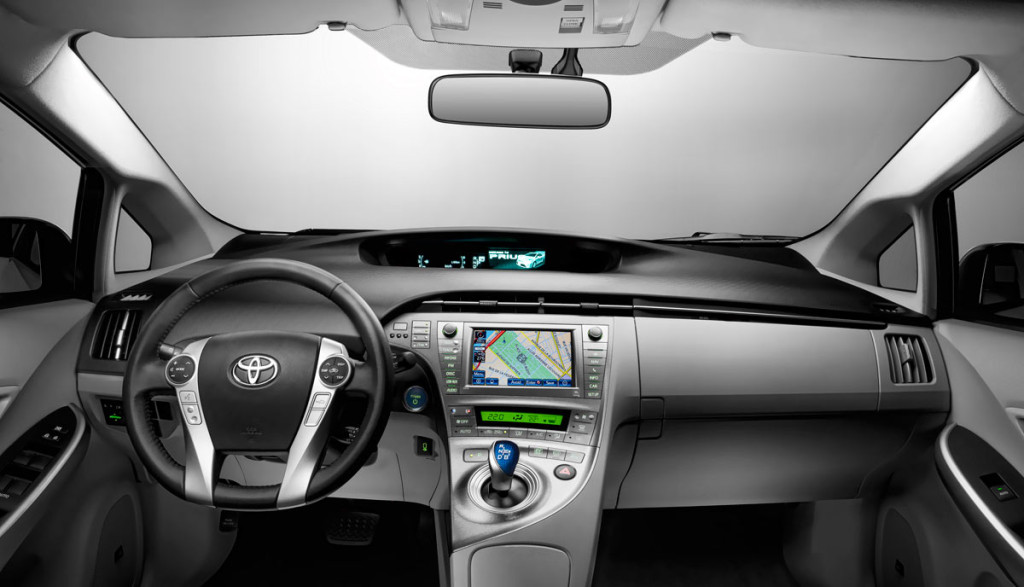 Toyota-Prius-2012-Cockpit-Innen