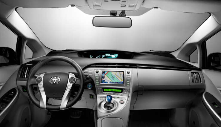 Toyota-Prius-2012-Cockpit-Innen