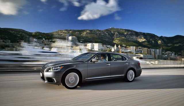 Lexus LS 600h Seite