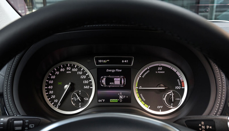 Mercedes-B-Klasse-Electric-Drive-Bordcomputer