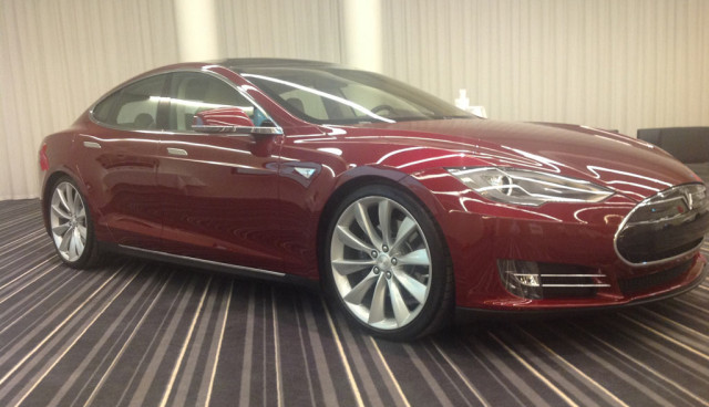 Tesla Get Amped Tour Model S Außen Vorne