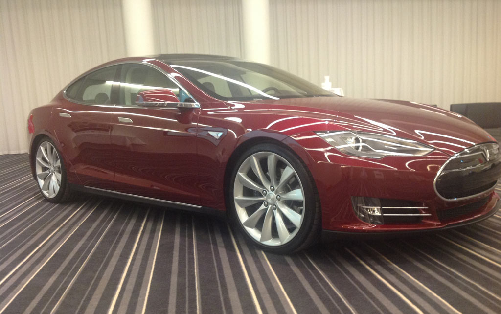 Tesla Get Amped Tour Model S Außen Vorne