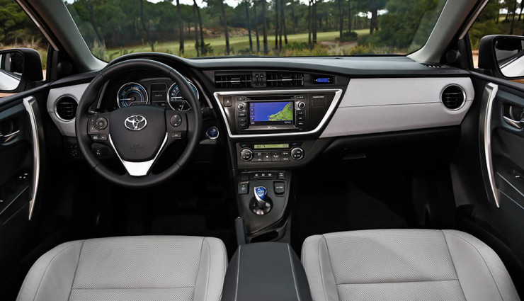 Toyota Auris Hybrid Front