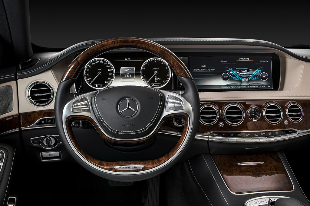 Neue Mercedes S-Klasse Diesel- und Benzin-Hybrid 2013 Display