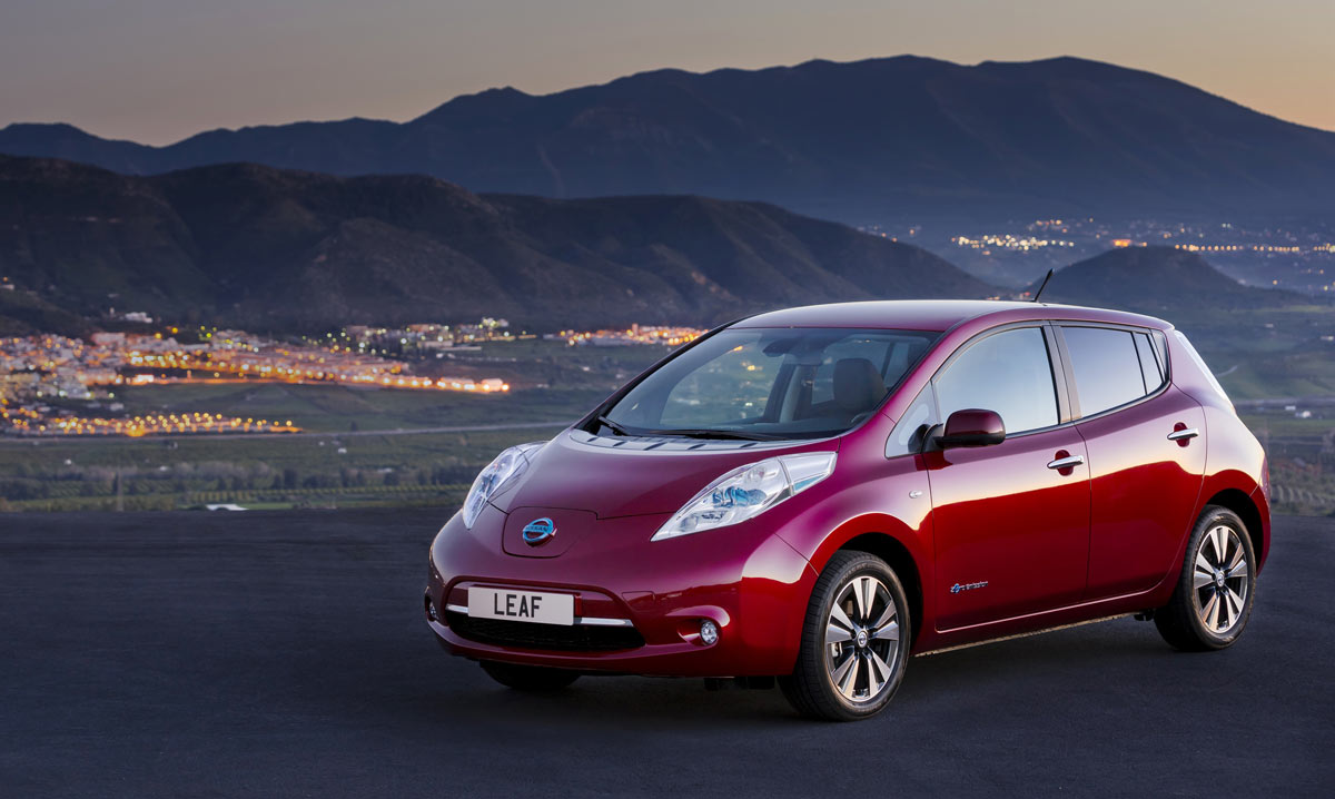 Nissan macht Hochwasseropfer mit 100 Leaf mobil
