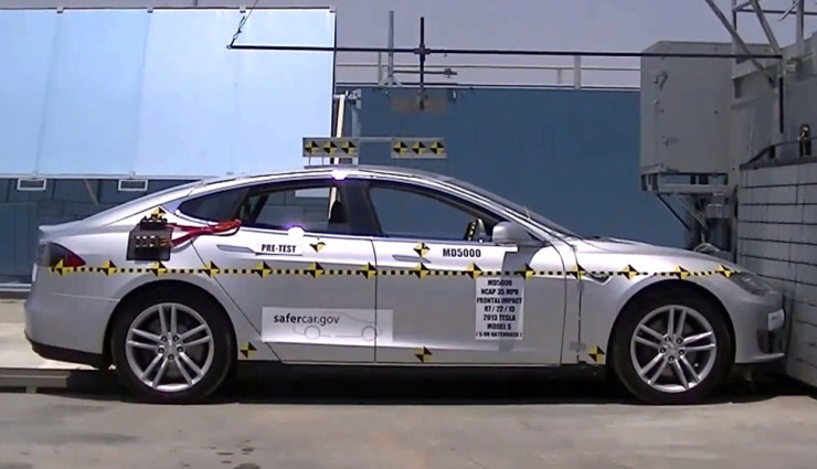 Tesla Model S, Elektroauto Sicherheit, Crashtest