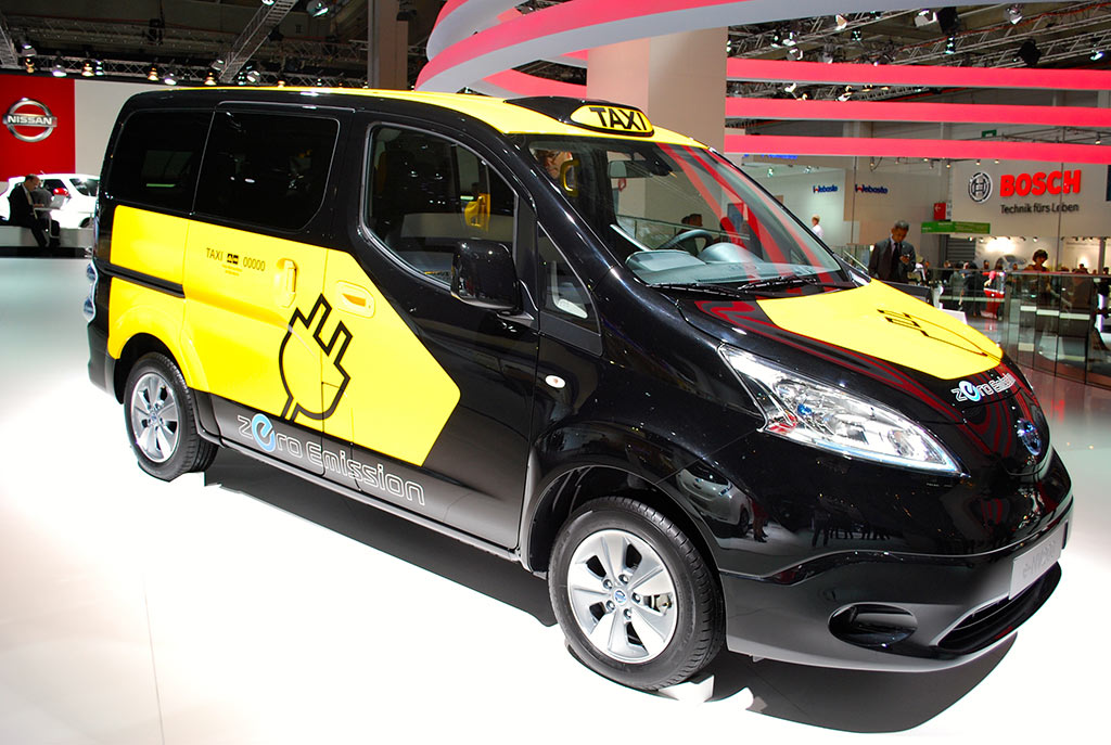 Nissan-Elektro-Taxi
