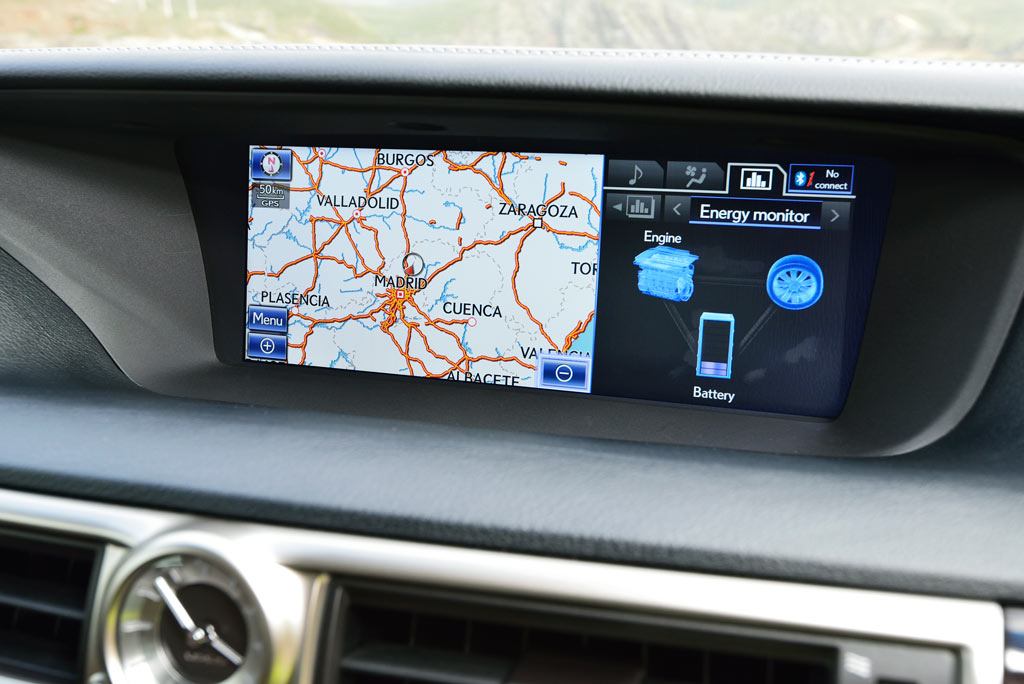 Lexus-GS-300h-Hybridauto-Front-Navigation