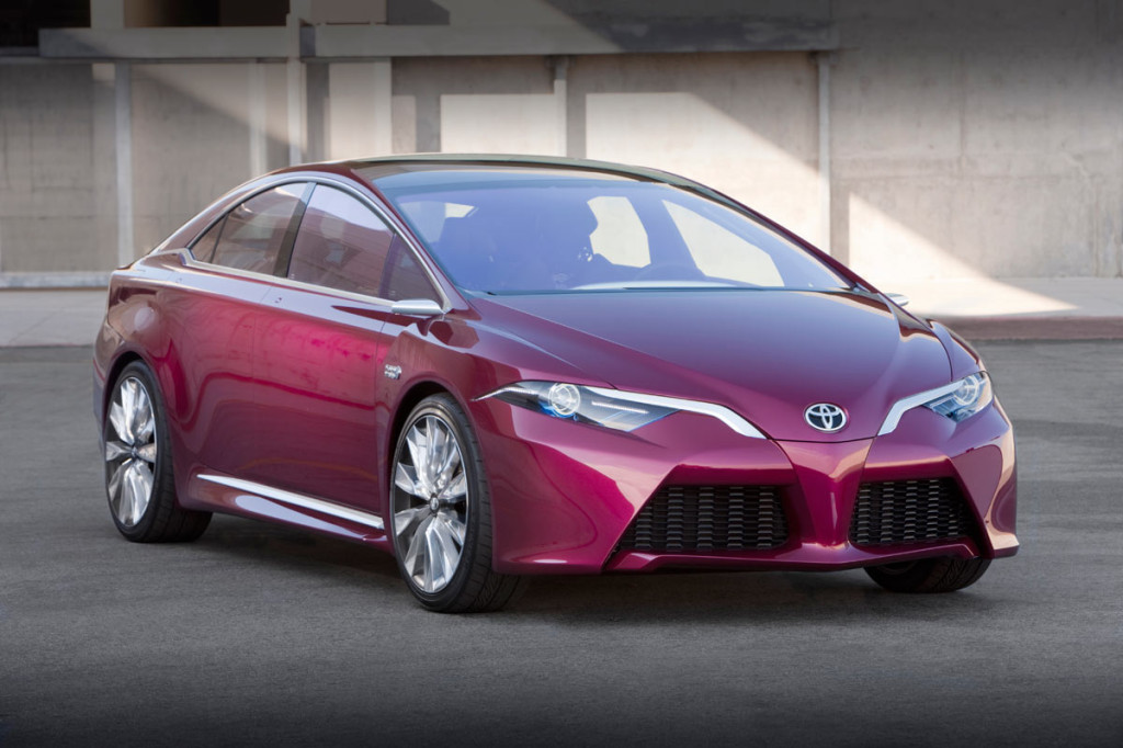 Toyota Prius 2015 vierte Generation Front 2