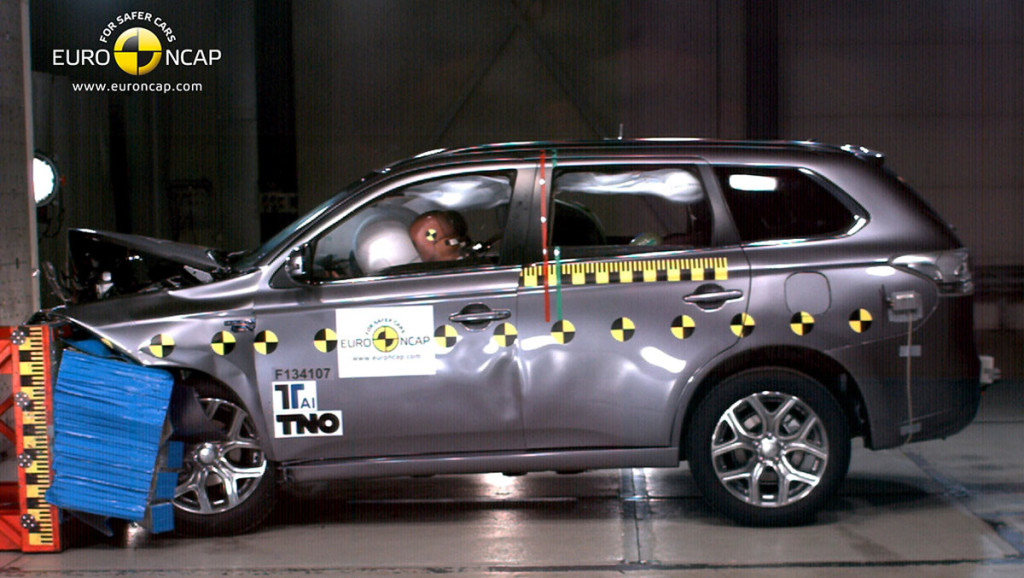 Mitsubishi-Outlander-PHEV-Hybridauto-im-Euro-NCAP-Crashtest-Sicherheit