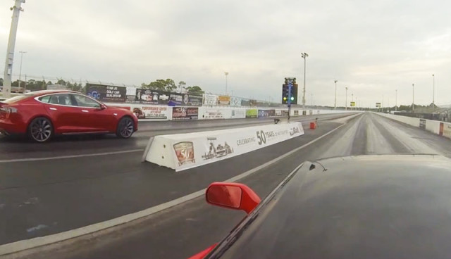 Tesl Model S beschleunigung Corvette Stingray Rennen
