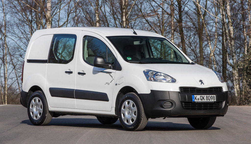 Elektroauto-Transport-Peugeot-Partner-Electric-Fenster