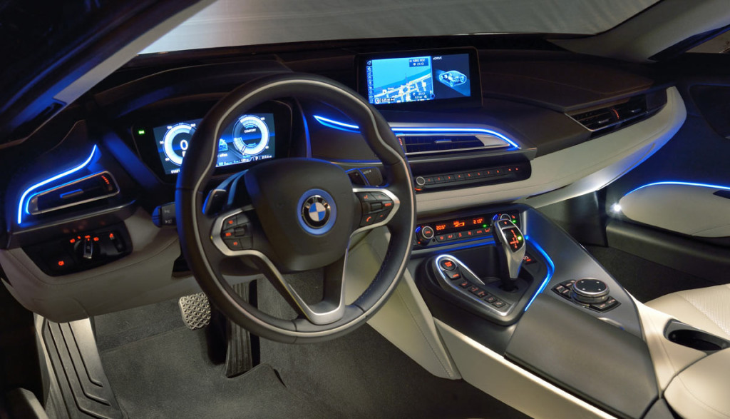 BMW-i8-Plug-in-Hybridsportwagen-Bilder-Cockpit