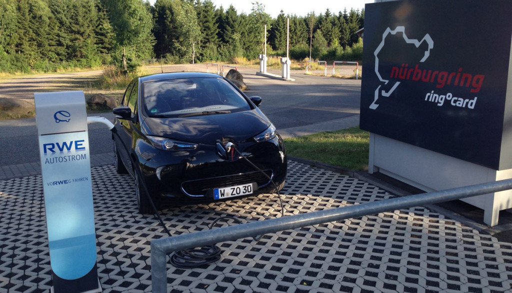 Renault_ZOE_Ladestation_Nuerburgring