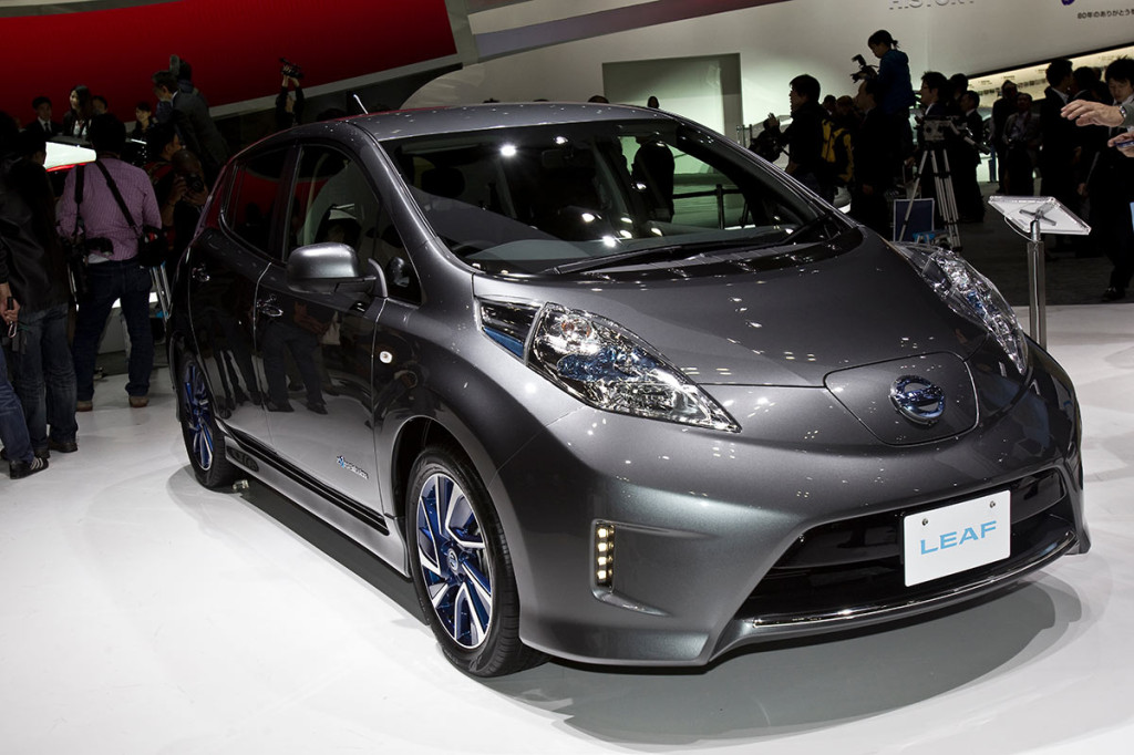Nissan LEAF 300 Kilometer Reichweite Elektroauto