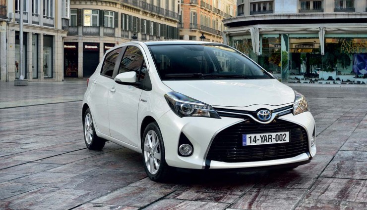 Toyota-Yaris-Hybrid-2014-Front