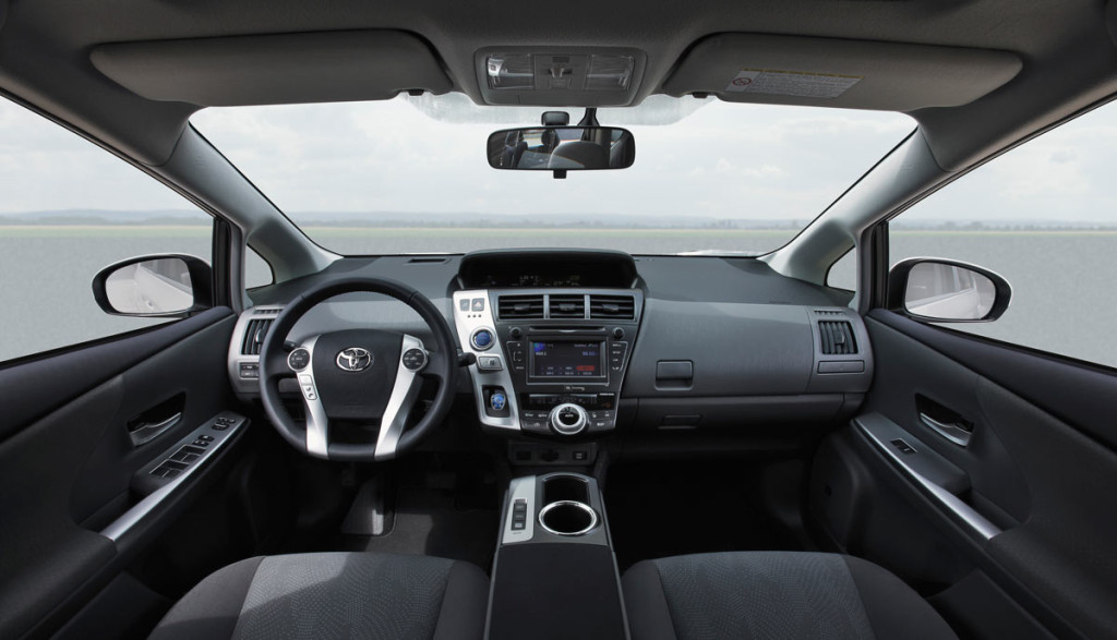 Toyota-Prius+-Plus-Innen-Cockpit