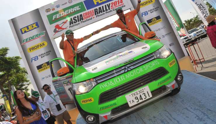 Outlander-PHEV-Asia-Cross-Country-Rallye-2014