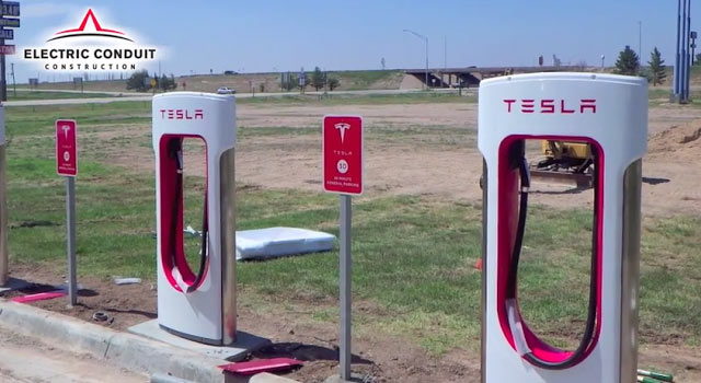 _Tesla-Supercharger-complete