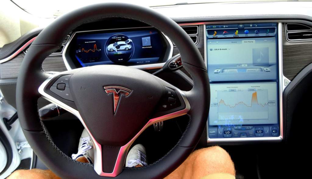 Tesla-selbstfahrendes-Auto