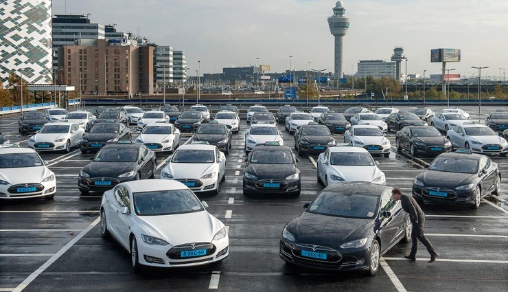 167 Tesla Model S Taxis für Amsterdamer Flughafen (Video)