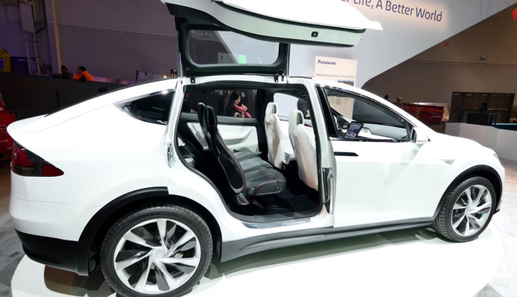 Tesla-Model-X-Falcon-Doors-CES-2015