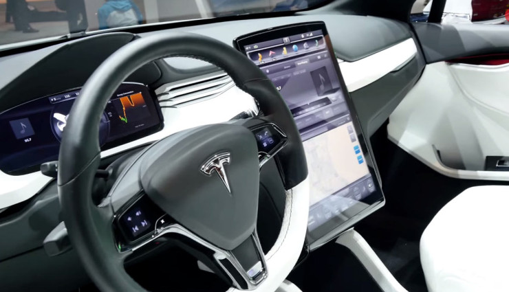 Tesla-Model-X-Touchscreen-Display-CES-2015
