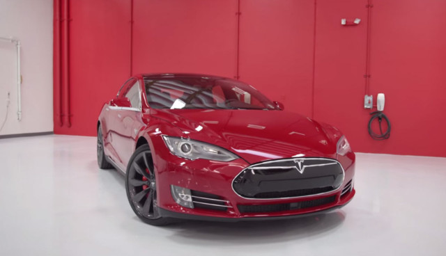 Tesla-Model-S-P85D-video