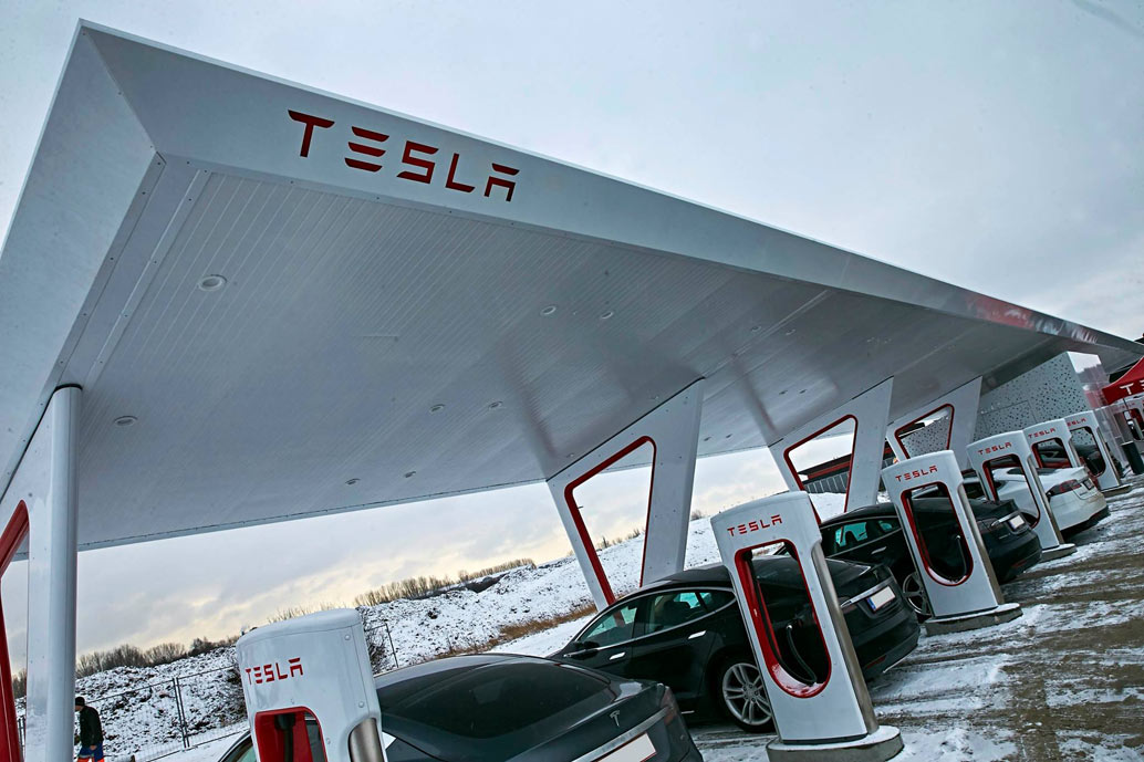 Tesla-Supercharger-Solar