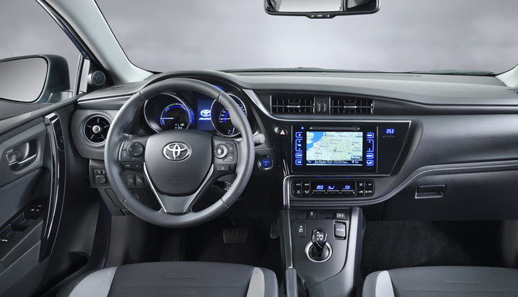Toyota-Auris-Hybrid-2015-3