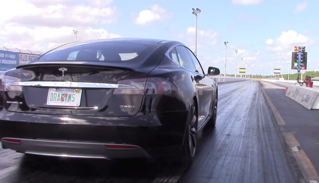 Tesla-model-S-P85D-beschleunigung-sound-video