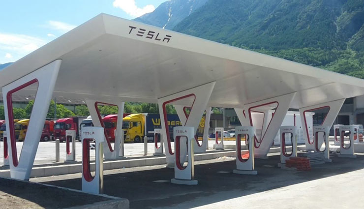Tesla-Groesster-Supercharger-Aostatal