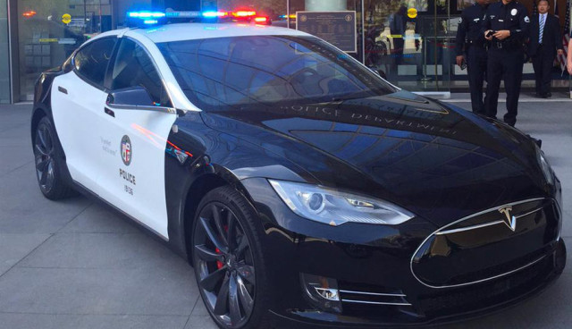 Tesla-Model-S–Elektroauto-Polizei-USA-Los-Angeles-2