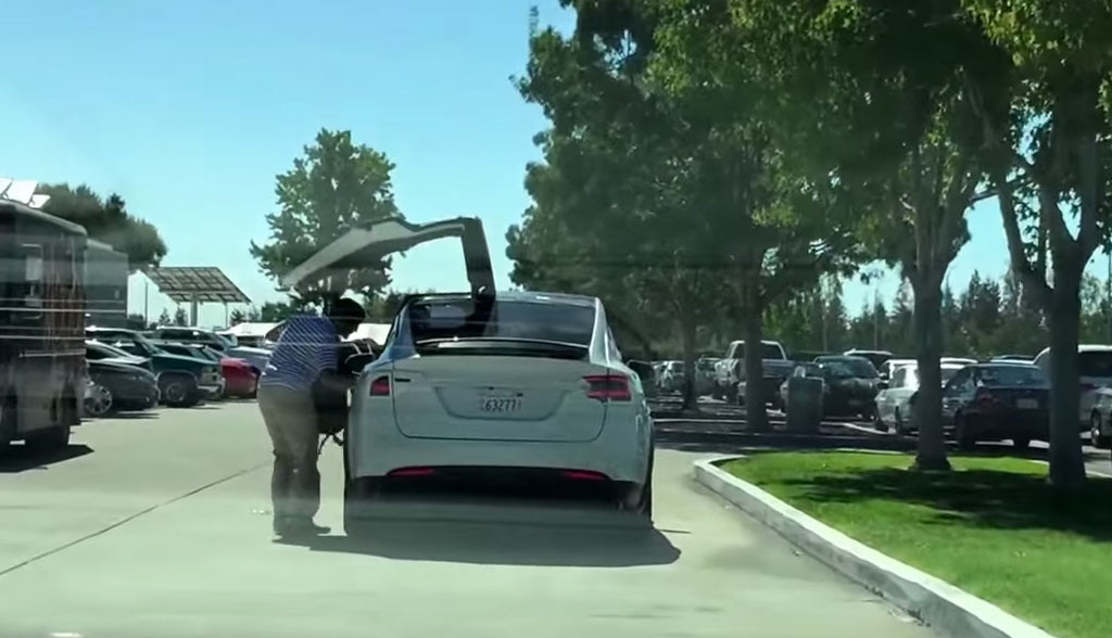 Tesla Model X Die Falcon Wing Turen In Aktion Video