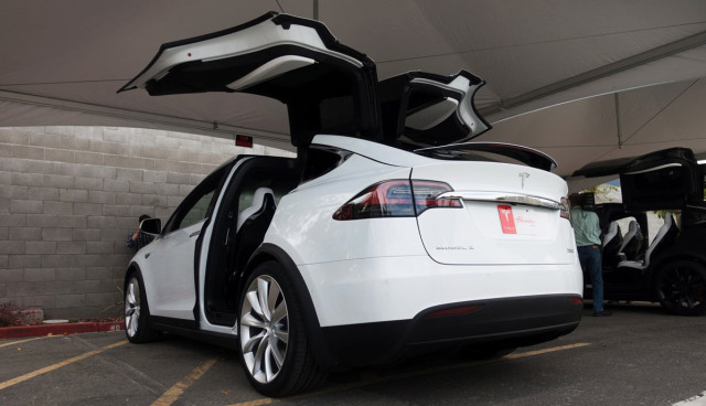 Tesla-Model-X-2015 Videos