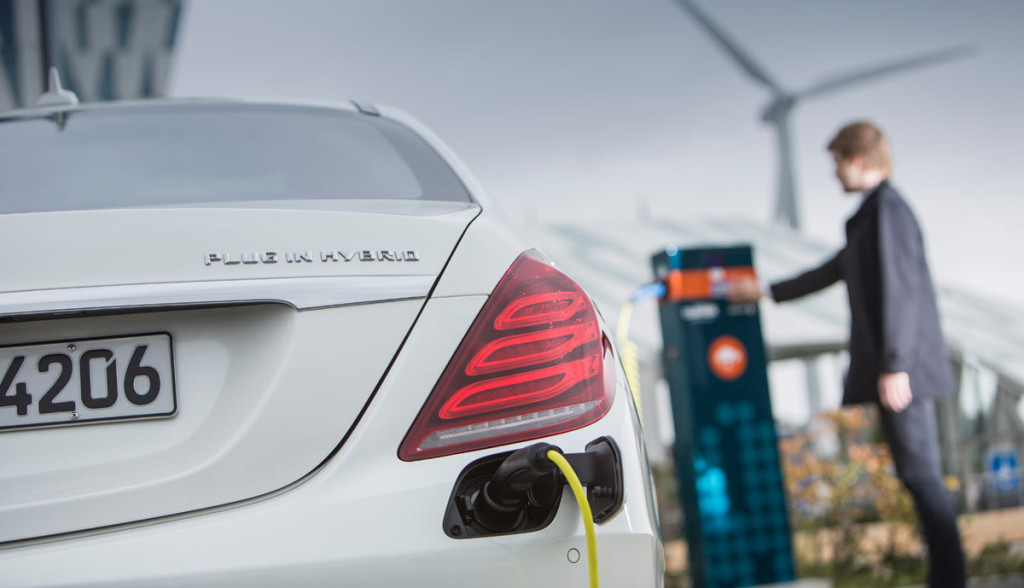 Mercedes Plug-in-Hybridauto Elektro-Reichweite