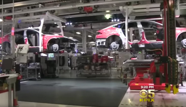 Tesla-Elektroauto-Produktion-Video