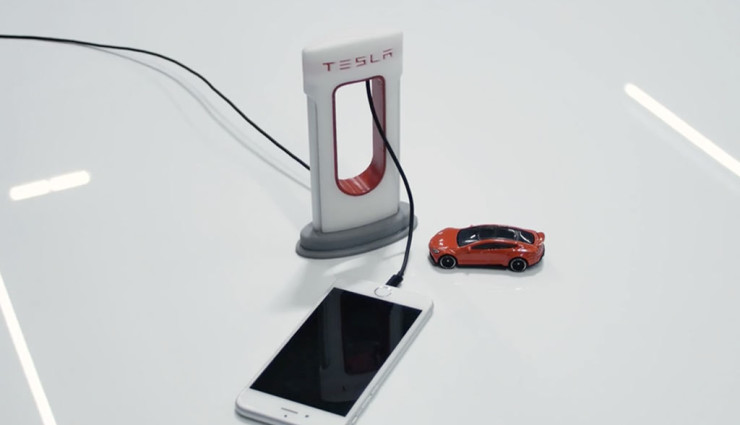 Tesla-Supercharger-Handy-Ladegeraet