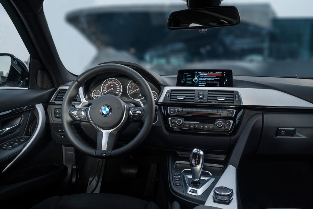BMW-330e-Plug-in-Hybrid11