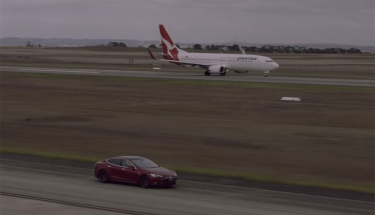 Tesla-Model-S-Boing-737-Drag-Race