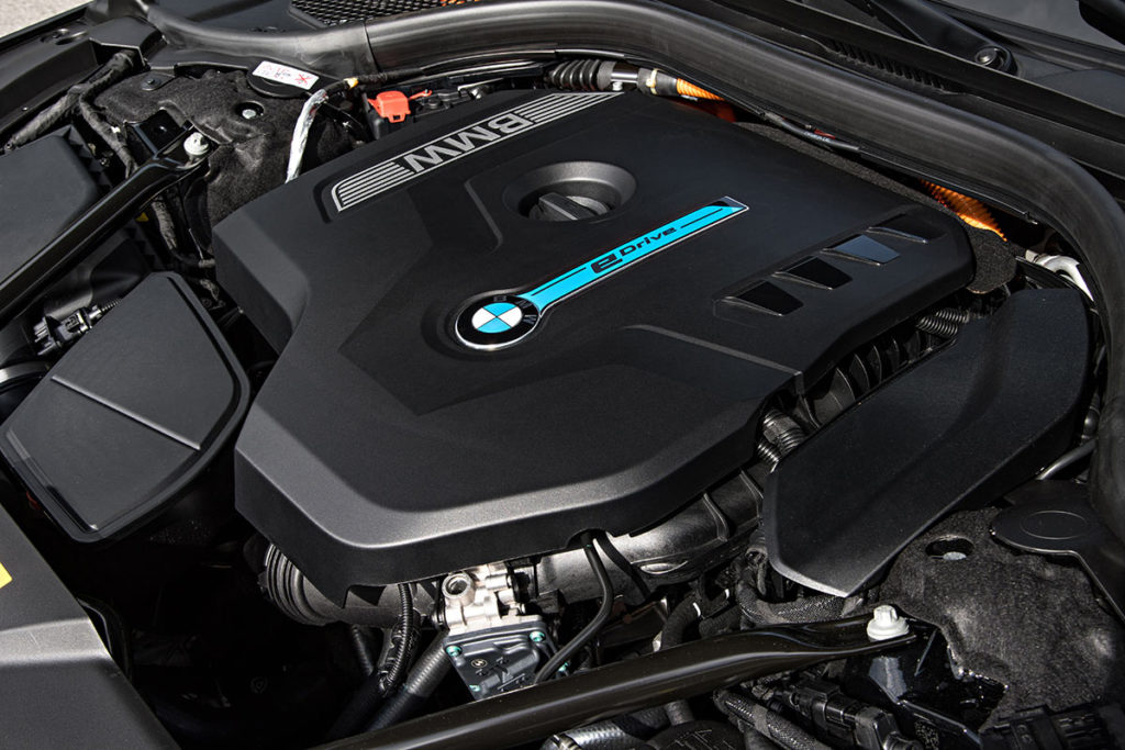 BMW-740e-iPerformance-Plug-in-Hybrid-.jpg9