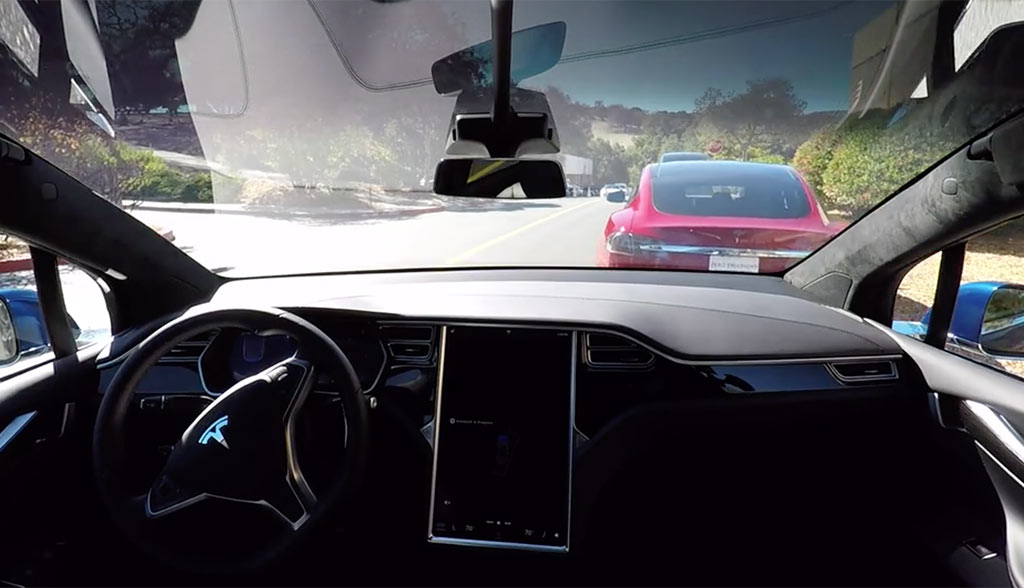 Video: So funktioniert Teslas neue Selbstfahr-Technologie