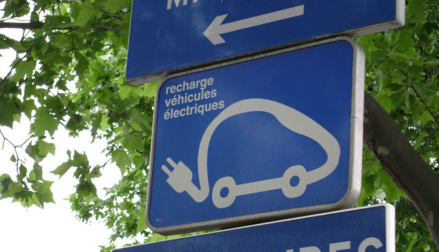Frankreich–Mehr-Elektroauto-Subventionen-fuer-bessere-Luft