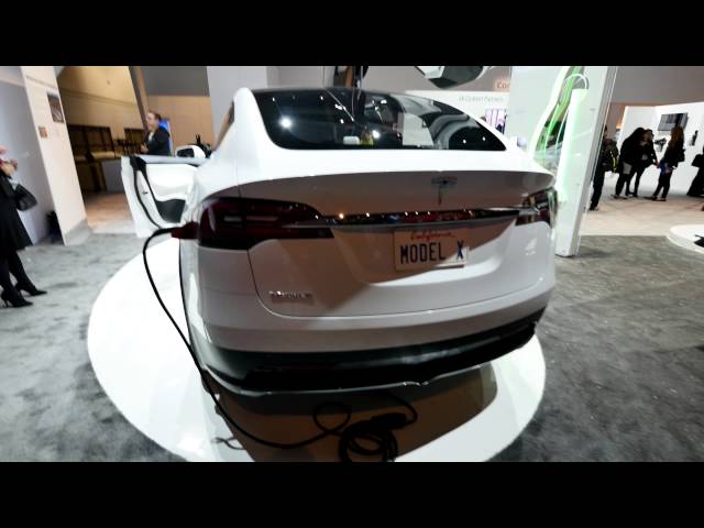 Model X Neue Fotos vom Tesla  Elektro SUV  aufgetaucht