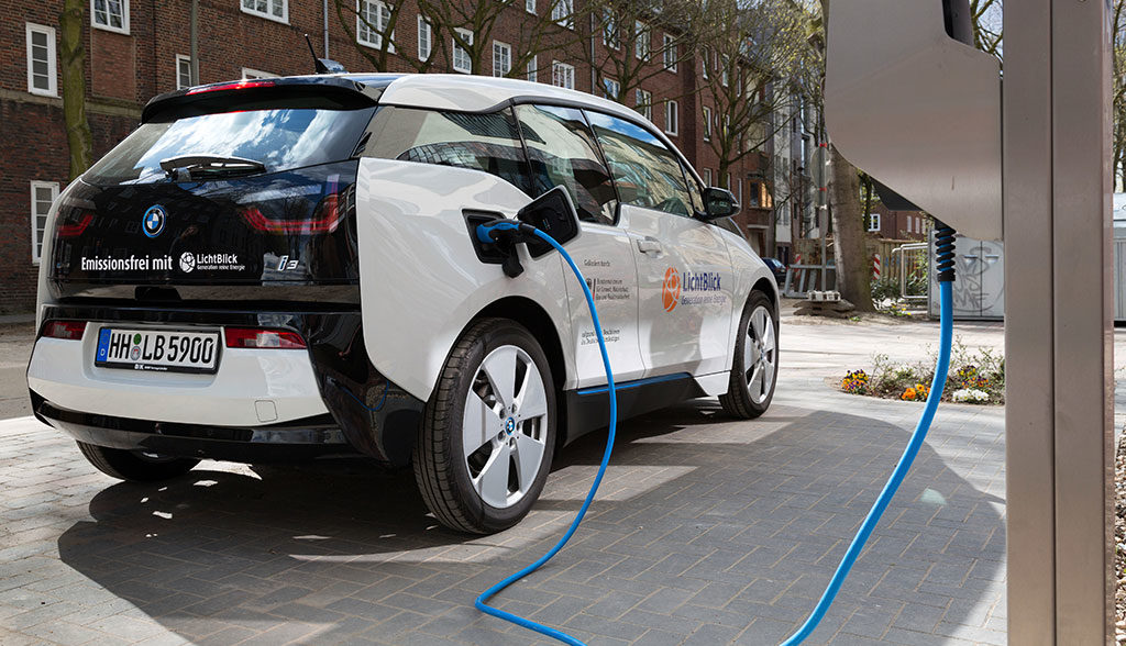 Intelligentes-Stromnetz–Wie-Elektroautos-eingebunden-werden-koennen