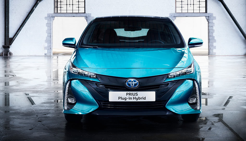 Toyota-Prius-Plug-in-Hybrid-2017—6