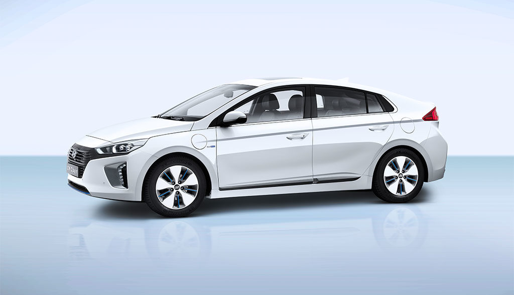 Hyundai-Ioniq-Plug-in-Hybrid—2