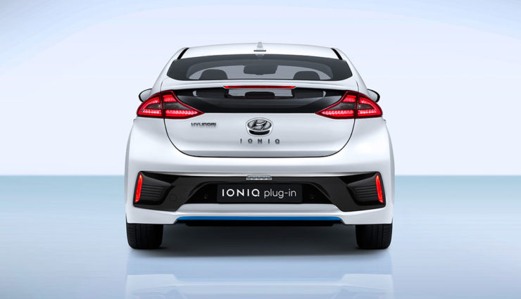 Hyundai-Ioniq-Plug-in-Hybrid—4