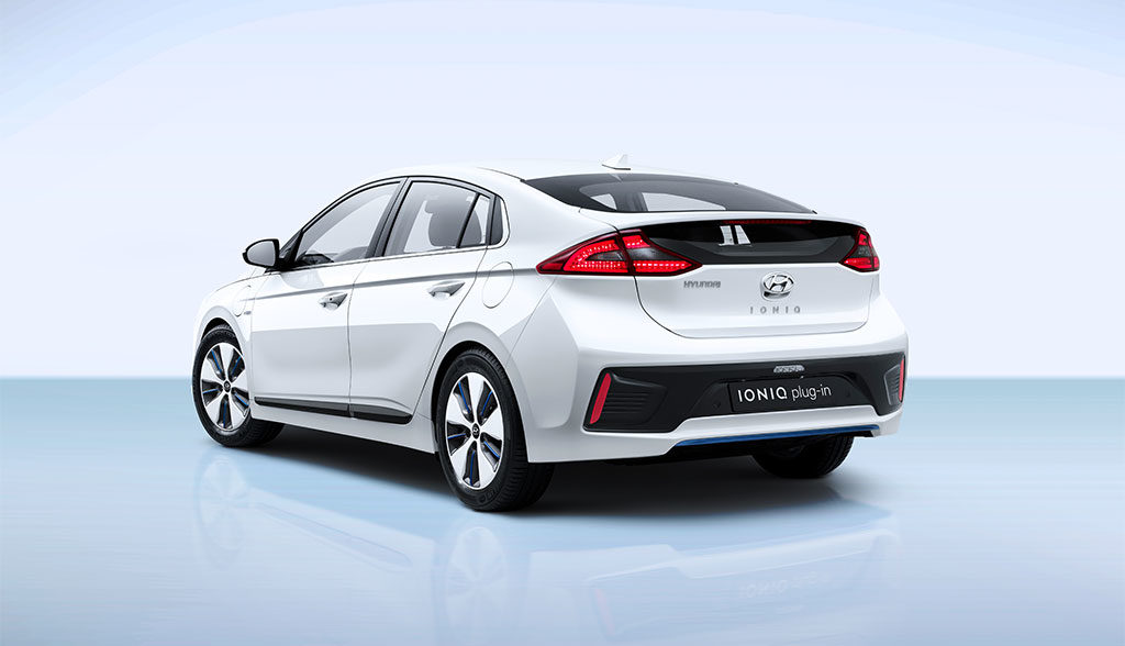 Hyundai-Ioniq-Plug-in-Hybrid—5